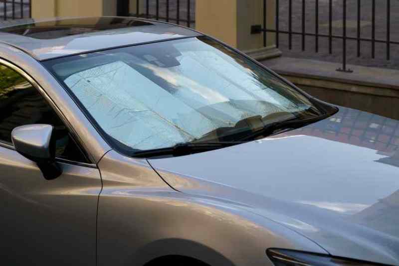 Sjenila za auto za ugodniju vožnju i boravak u vozilu Sjenila za auto ispred vjetrobranskog stakla ili na bočnih staklima